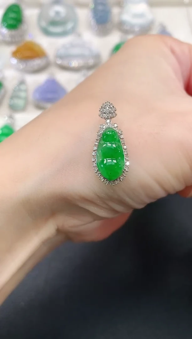 吊坠(不含链)18K金镶嵌翡翠豆子|3980