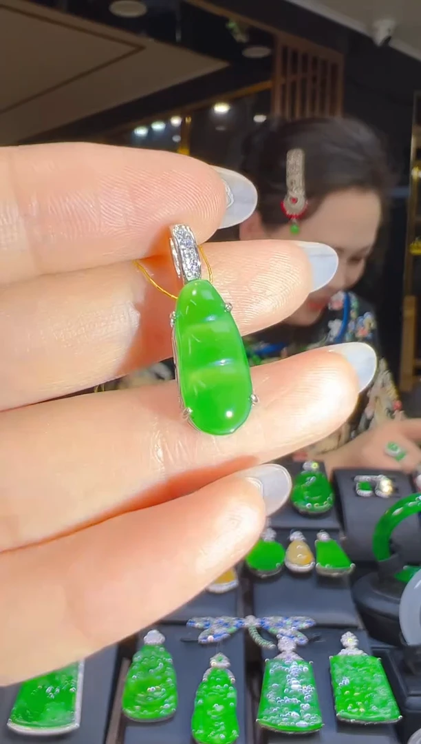 吊坠(赠链)银S925镶嵌翡翠063(多样性发货发其一)