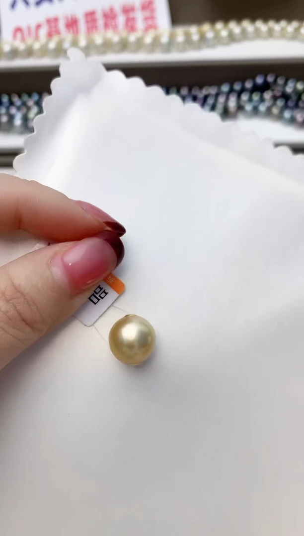 颈饰18K金镶嵌海水珍珠A42