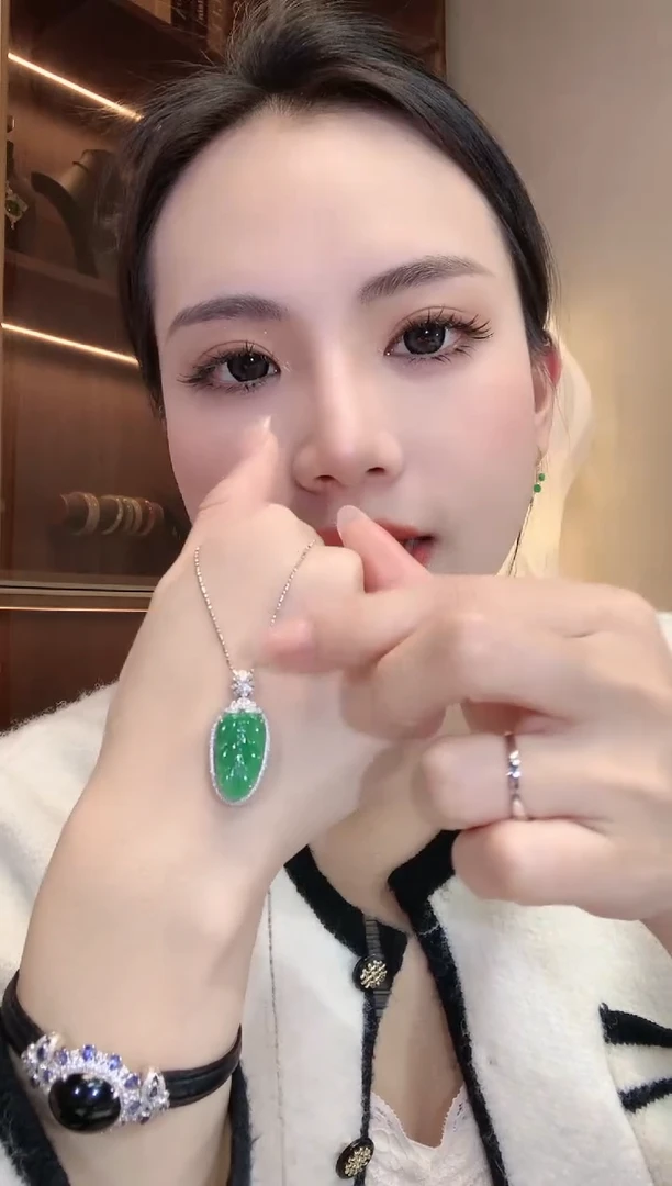 【闪购商品】翡翠吊坠(不含链)18K金镶嵌C3