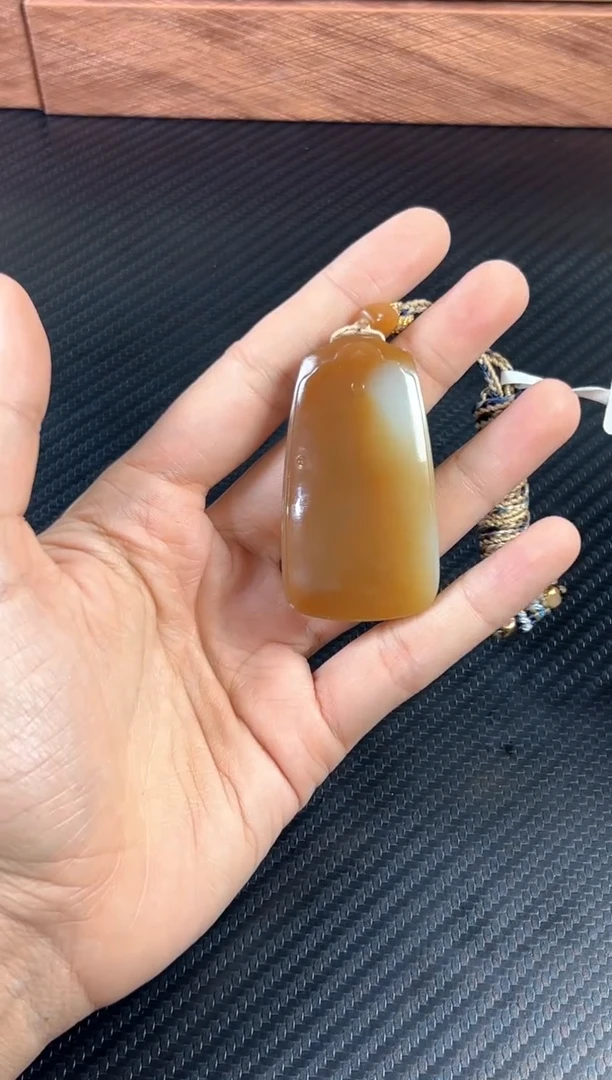 吊坠(赠链)未镶嵌和田玉若羌微色差m