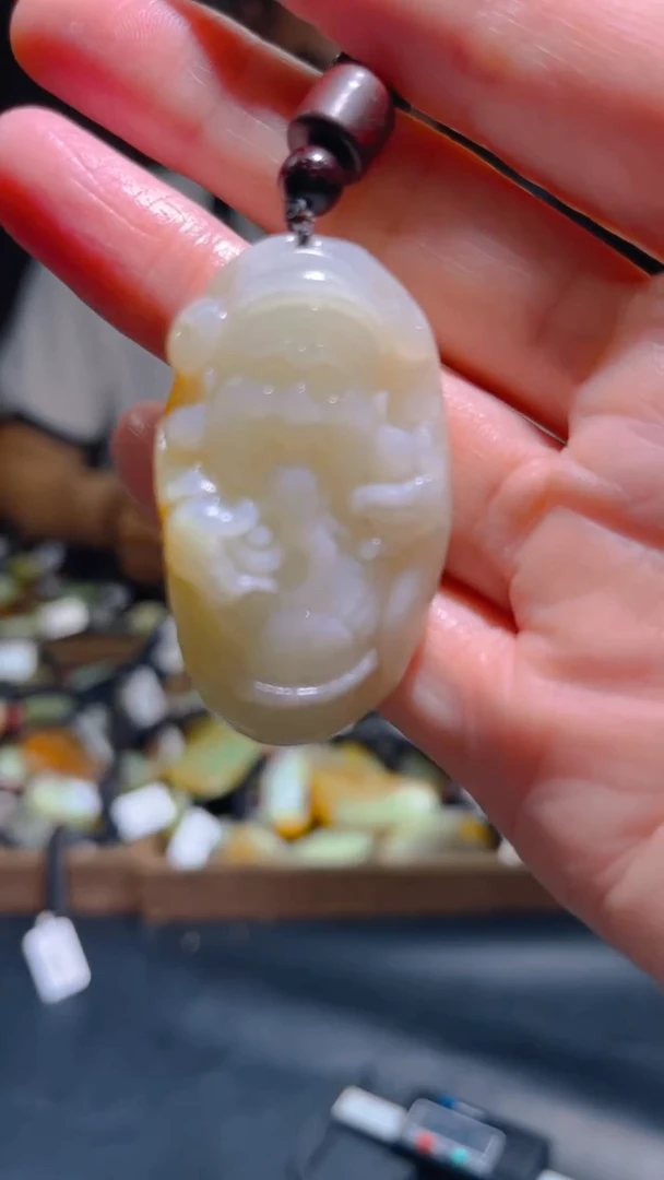 和田玉未镶嵌颈饰`