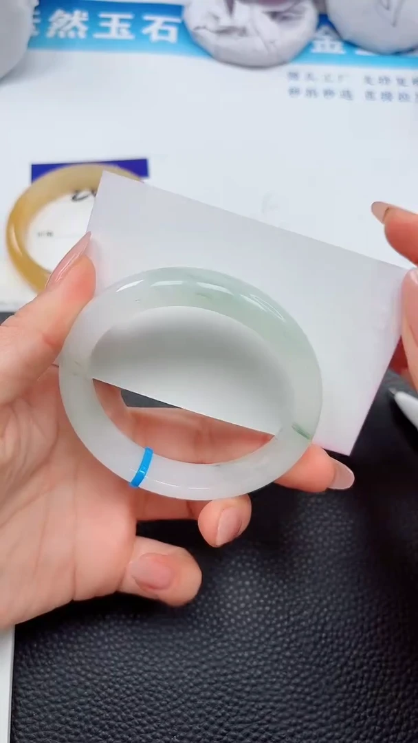 【闪购商品】石英质玉手镯未镶嵌25