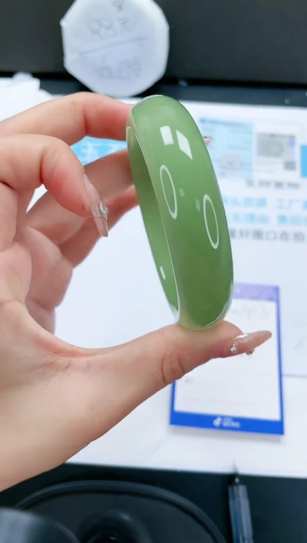 【闪购商品】石英质玉手镯未镶嵌143-61