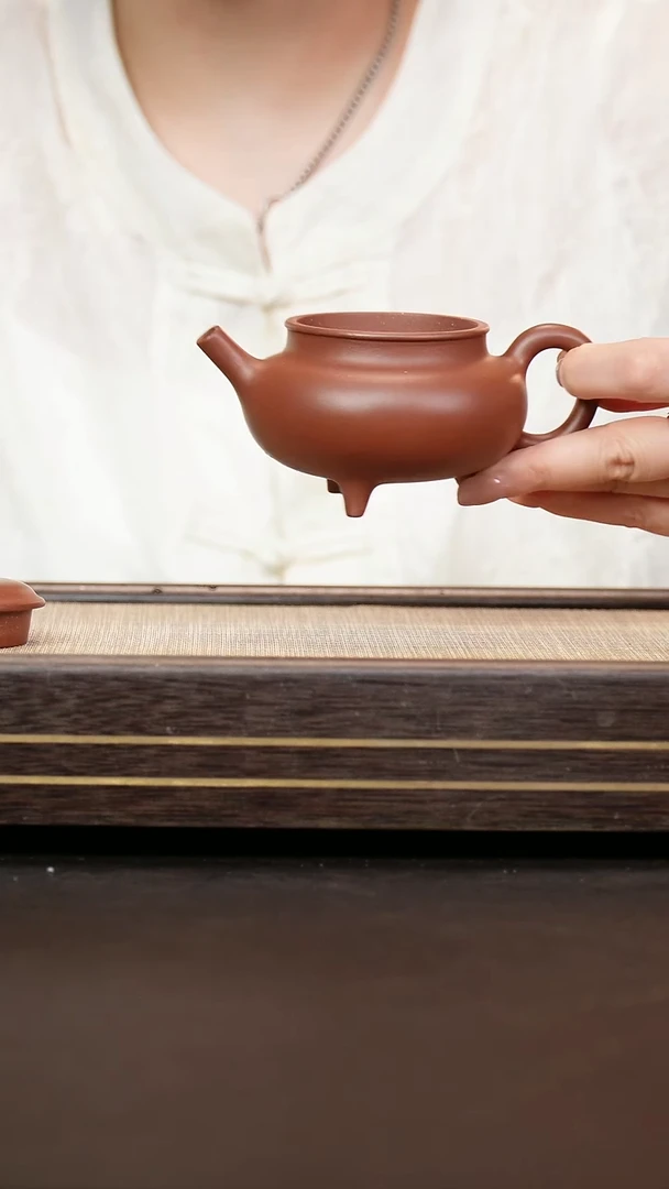 茶壶紫砂老紫泥    三足盉