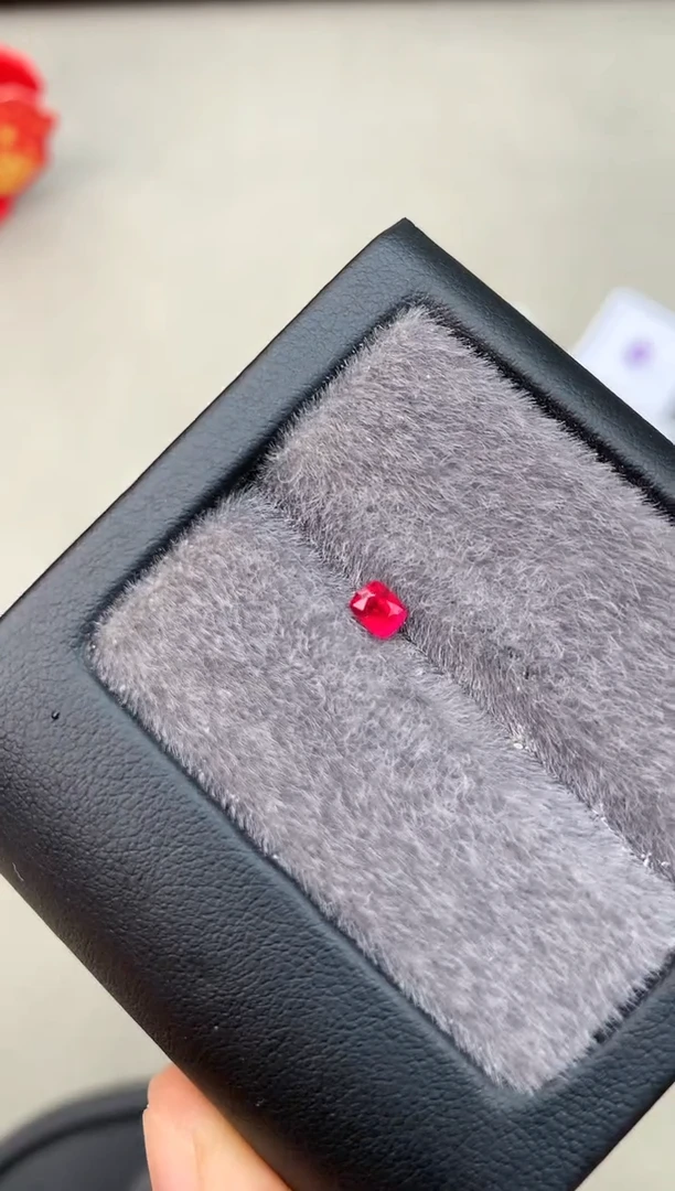 【闪购商品】定制尖晶石裸石未镶嵌0.32ct 吉尔德曼辛绝地武士