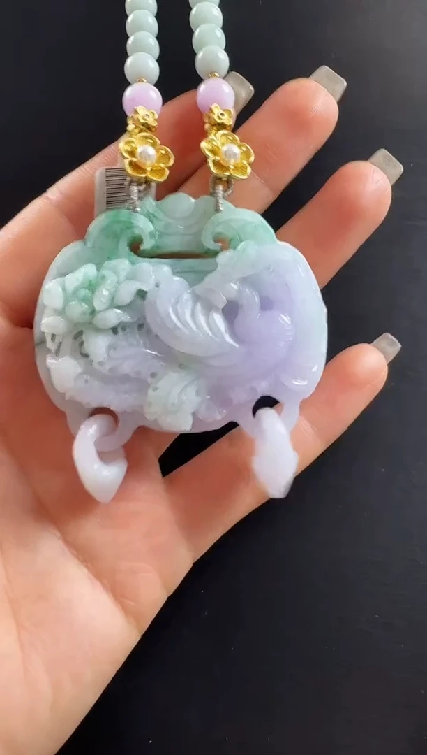 颈饰未镶嵌翡翠凤牌