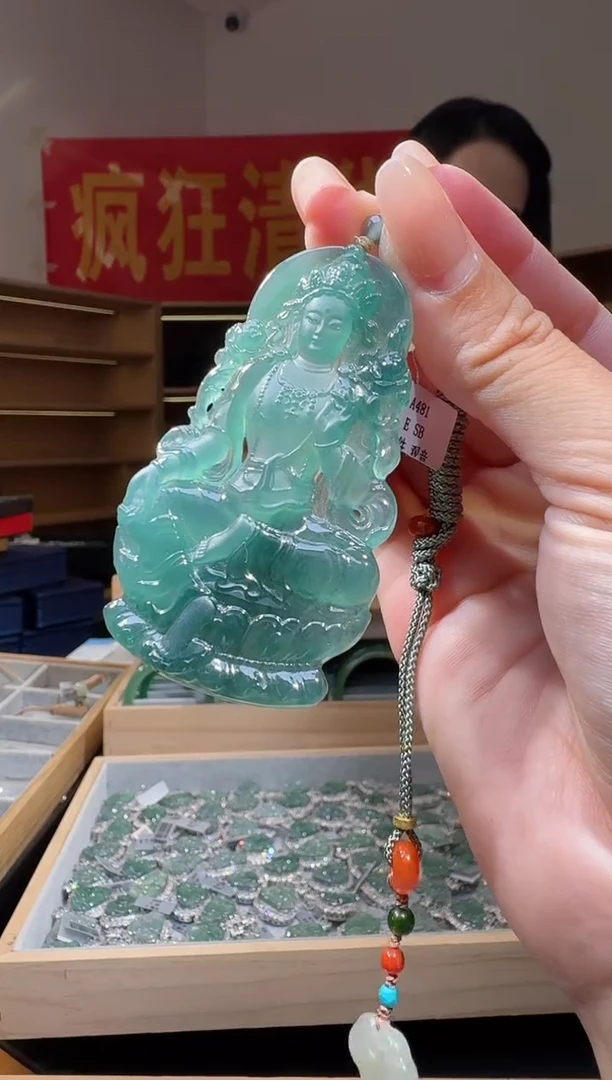 翡翠未镶嵌吊坠(不含链)度母