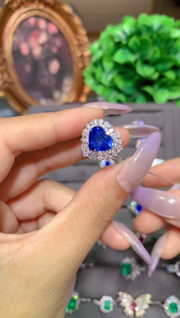 蓝宝石戒指18K金镶嵌3.02CT