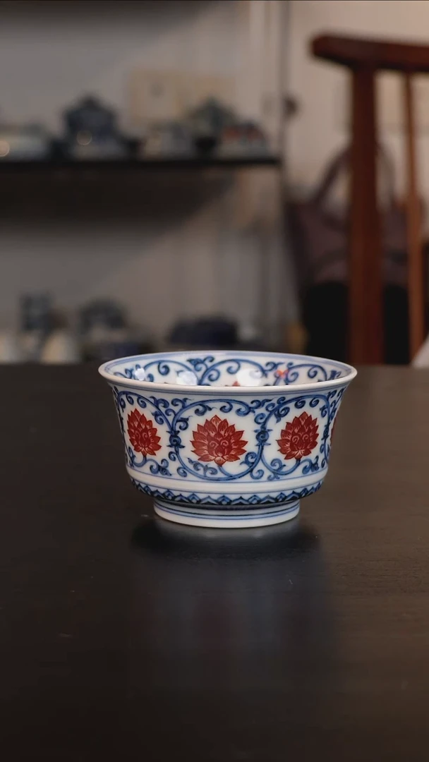 勤义堂青花釉里红缠枝莲马蹄杯