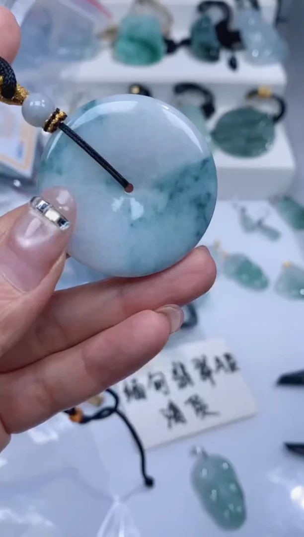 颈饰未镶嵌翡翠吊坠