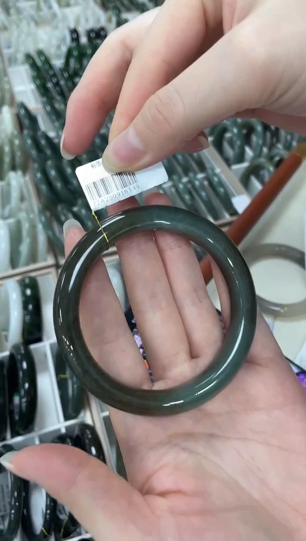 未镶嵌手镯和田玉58圈口 6149