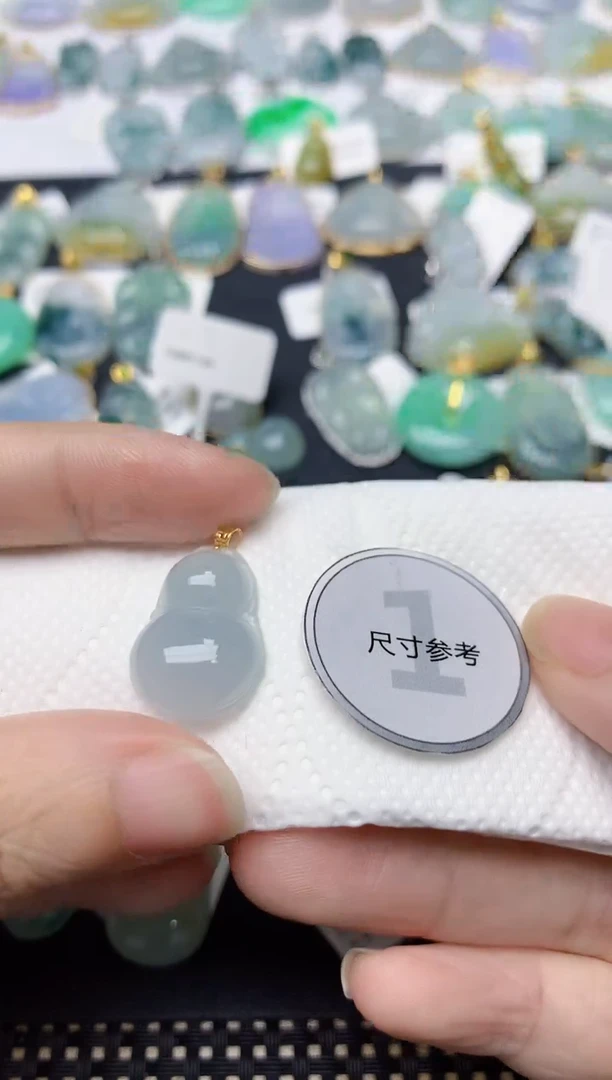 翡翠18K金镶嵌颈饰天然缅甸A货翡翠