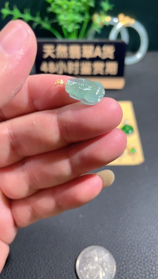 翡翠18K金镶嵌颈饰翡翠
