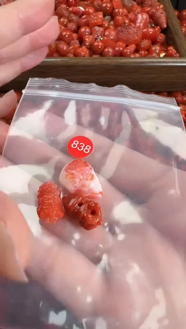 颈饰未镶嵌南红玛瑙1