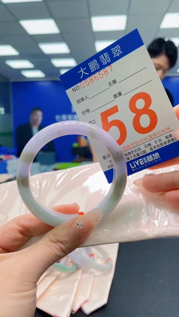 翡翠手镯未镶嵌AAAAAAAAA