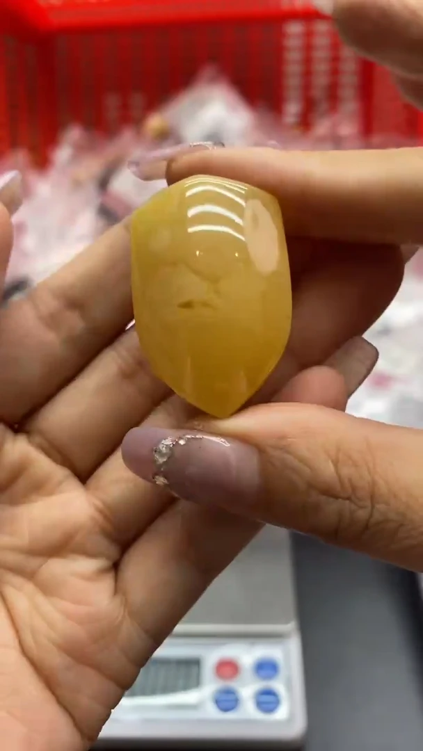 琥珀未镶嵌珠宝奇石330