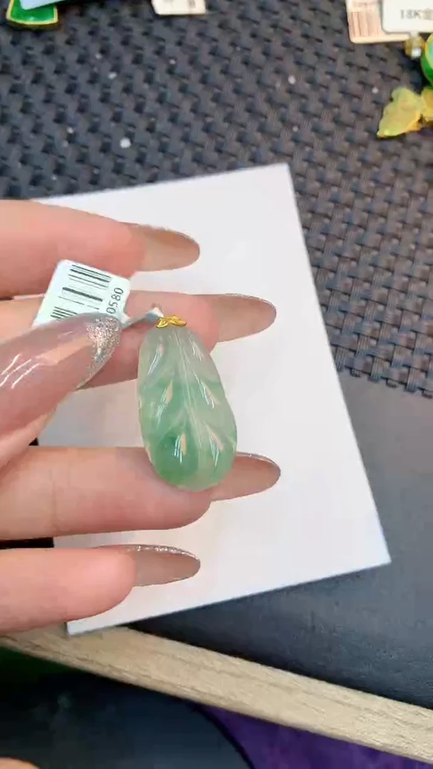 颈饰18K金镶嵌翡翠1