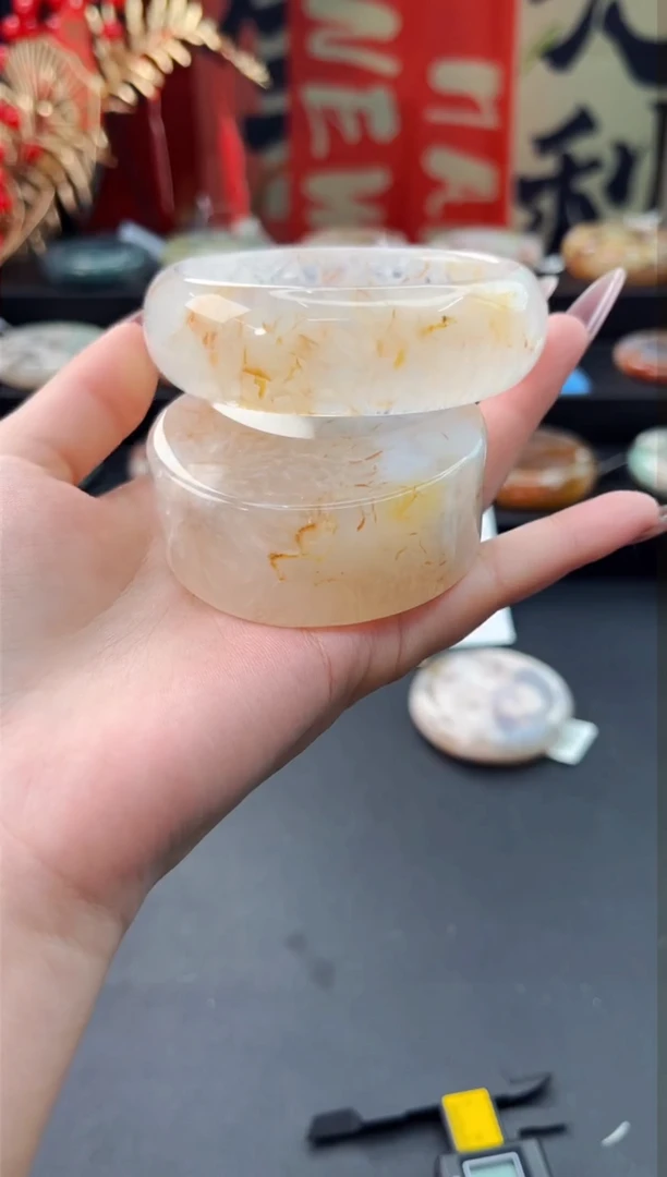 【闪购商品】石英质玉手镯未镶嵌赠送镯心（61圈口）无证书