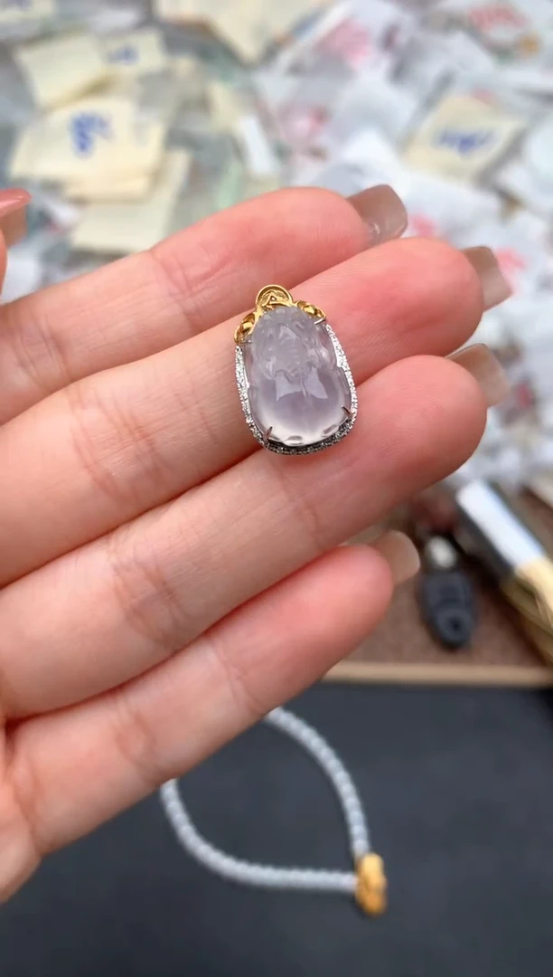 18K金镶嵌挂件翡翠一