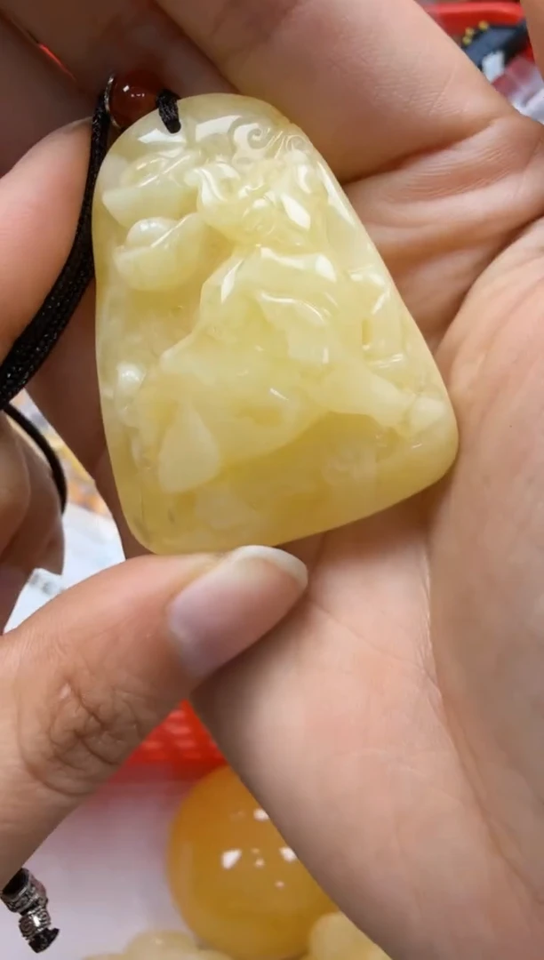 裸石琥珀未镶嵌如图