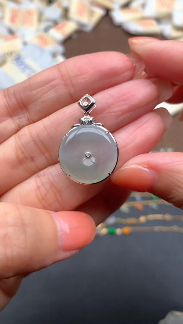 18K金镶嵌挂件翡翠1