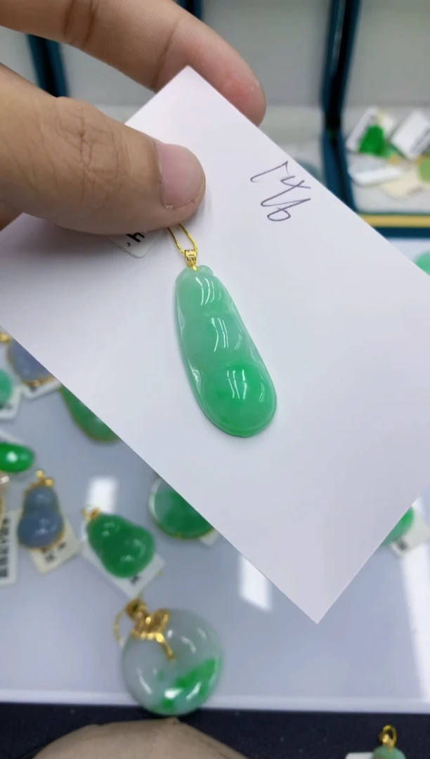 颈饰18K金镶嵌翡翠1111111