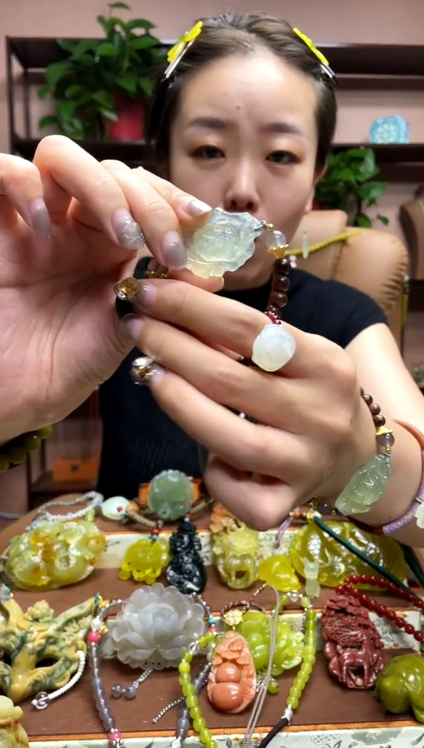 未镶嵌岫玉手牌多样性发货发其中之一
