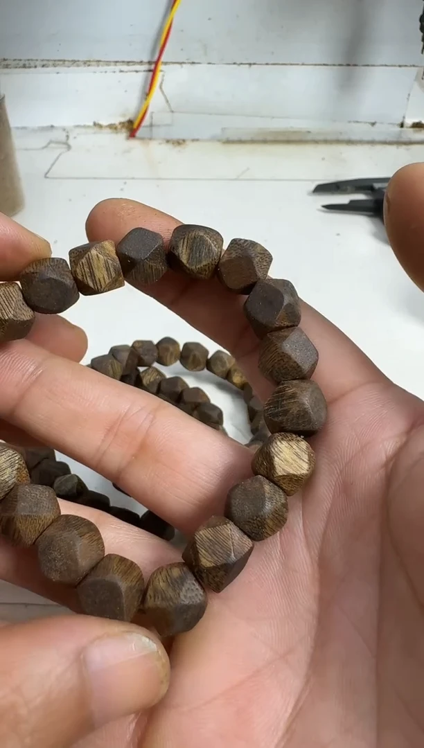 沉香手串1.0规格单圈菱角珠10克