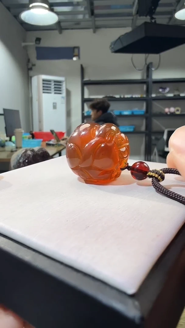 琥珀吊坠(赠链)未镶嵌优0211