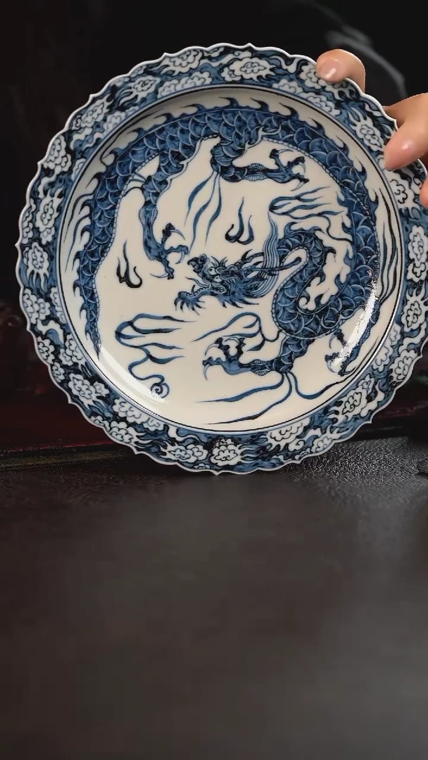 雲山敬古蓝地祥云边角龙纹莲瓣壶承