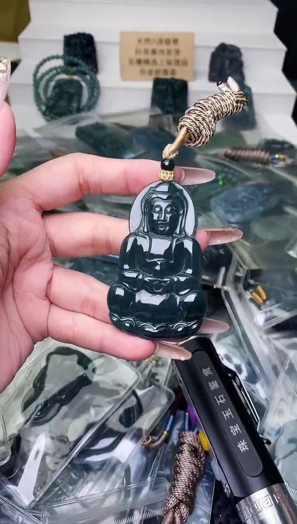 颈饰未镶嵌翡翠