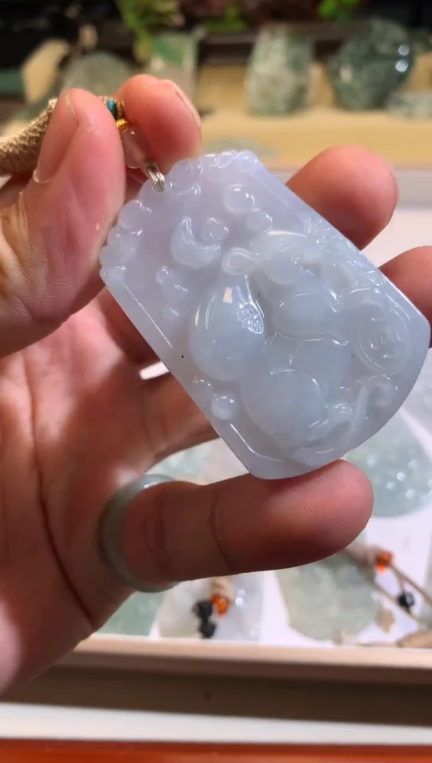 翡翠未镶嵌颈饰6/04/402