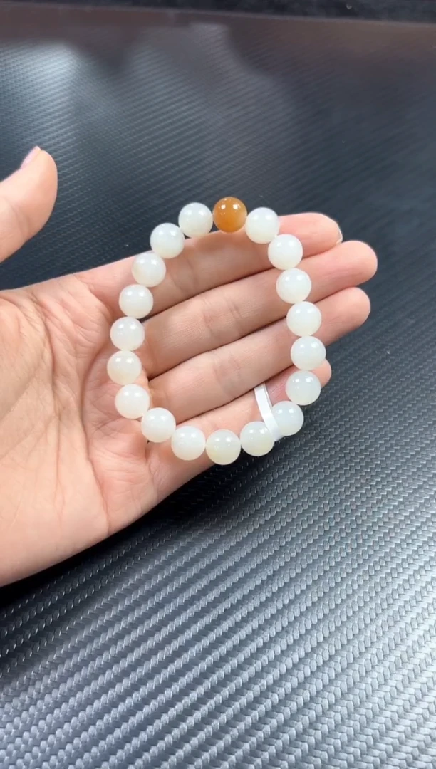 手串未镶嵌和田玉且末金山微色差手串卡10L
