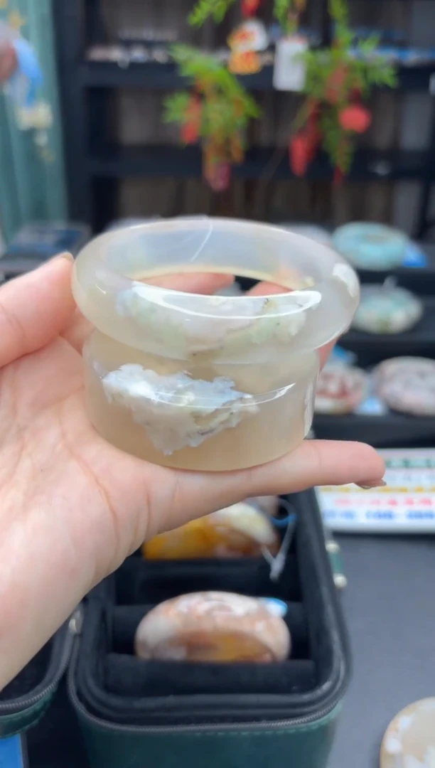 【闪购商品】石英质玉手镯未镶嵌2047（62圈赠送镯心）