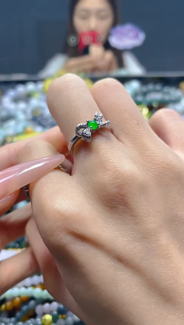 颈饰未镶嵌翡翠/M/翡翠A货，一件也是批发价