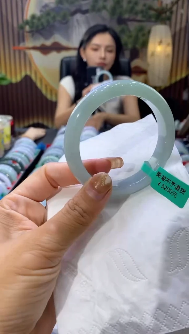 翡翠手镯未镶嵌多人01296