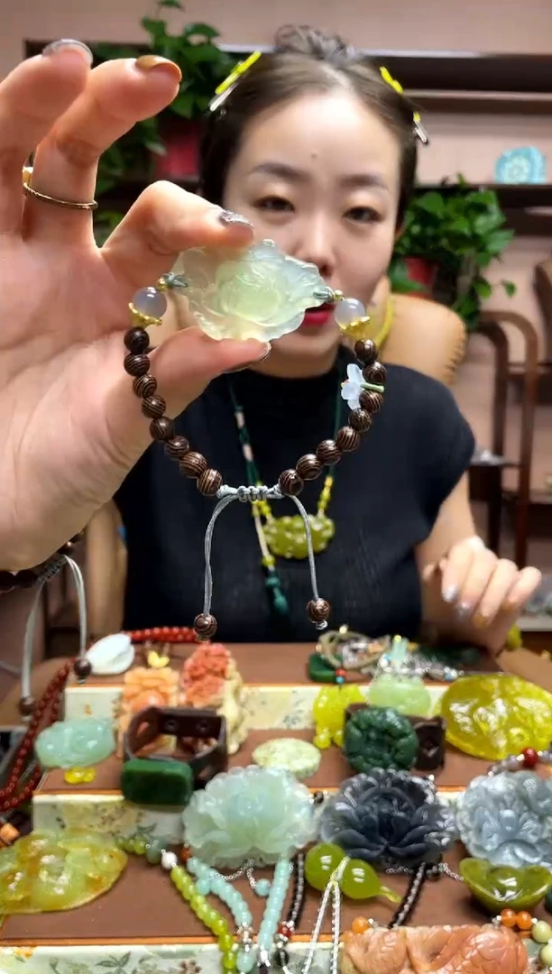 未镶嵌岫玉吊坠多样性发货发其中之一