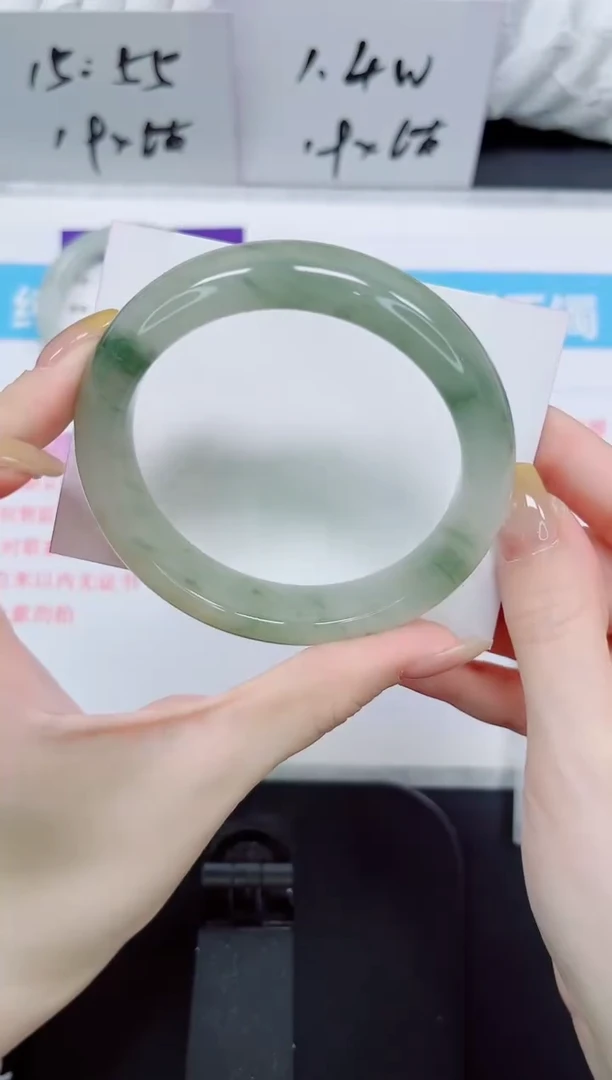 石英质玉手镯未镶嵌85