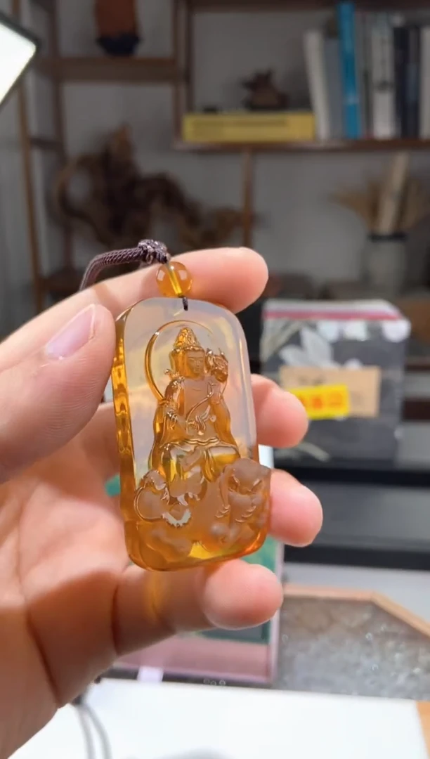 琥珀颈饰未镶嵌金棕珀普贤菩萨