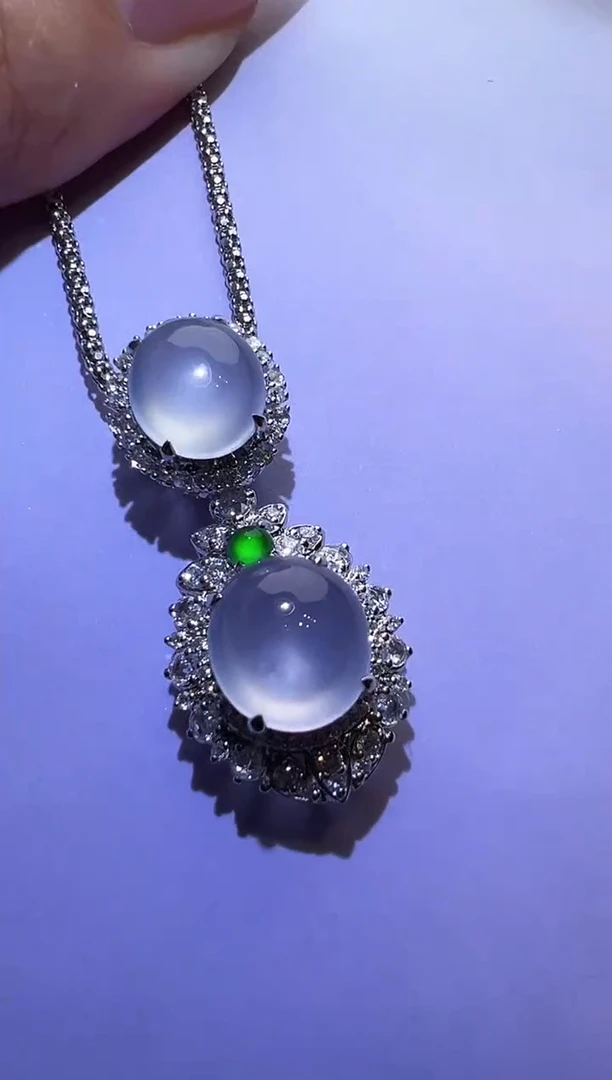 吊坠(不含链)18K金镶嵌翡翠蛋面