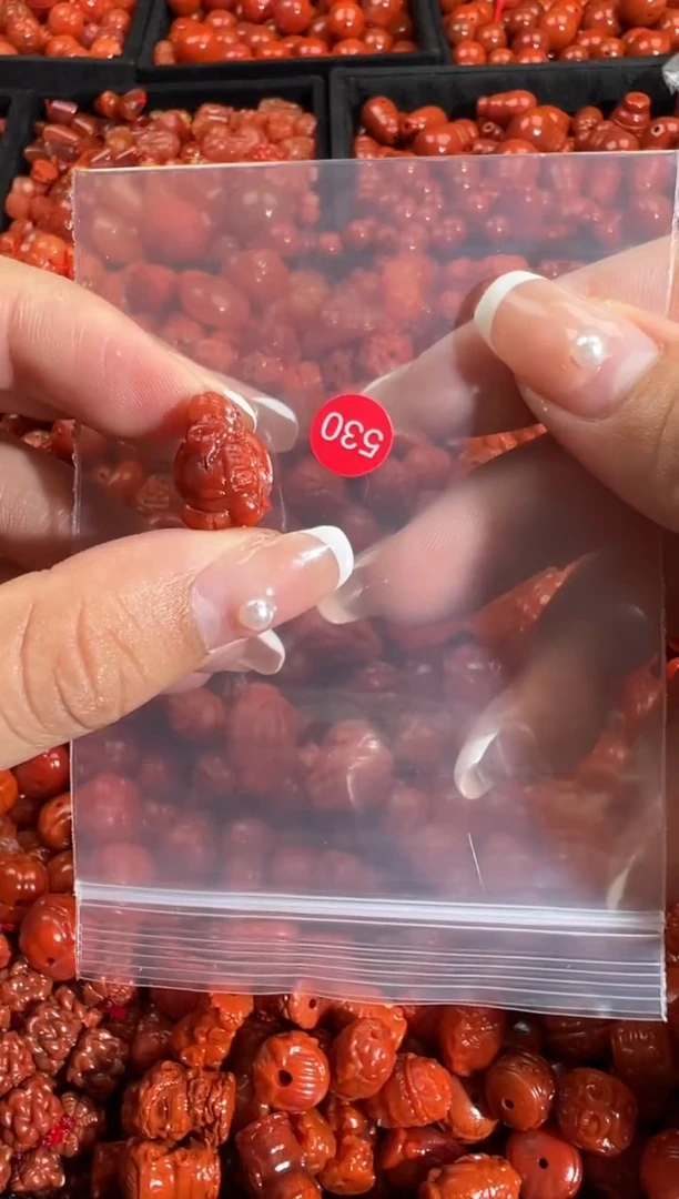 颈饰未镶嵌南红玛瑙1