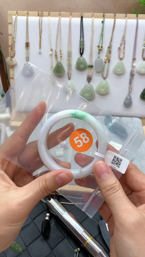 【闪购商品】翡翠手镯未镶嵌手镯3