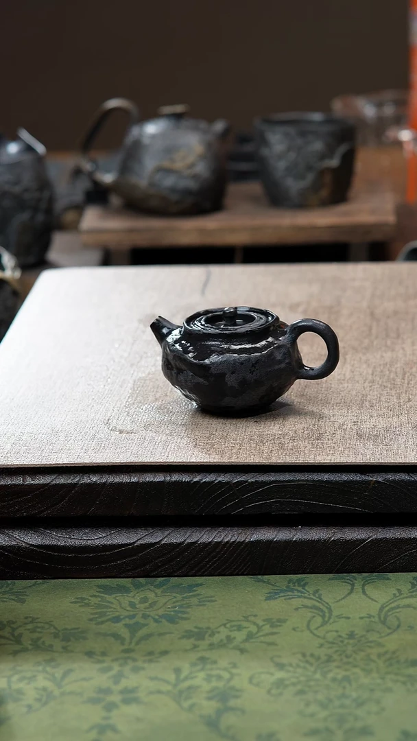 中式归玉堂冰碛岩重工雕刻纹石壶