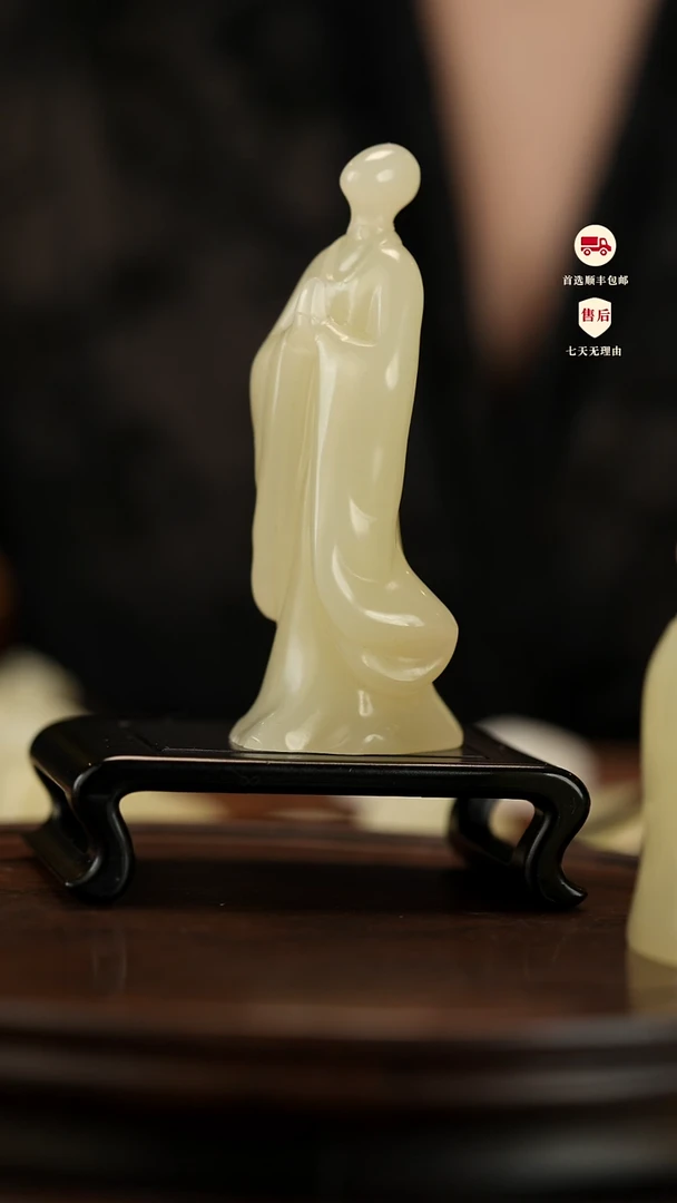 云南石竹叶青雕刻：无相造像摆件