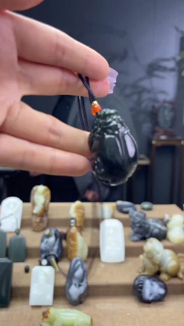 颈饰未镶嵌和田玉1