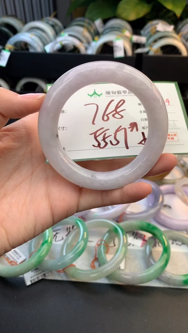 未镶嵌定制翡翠毛货需精细抛光+多人