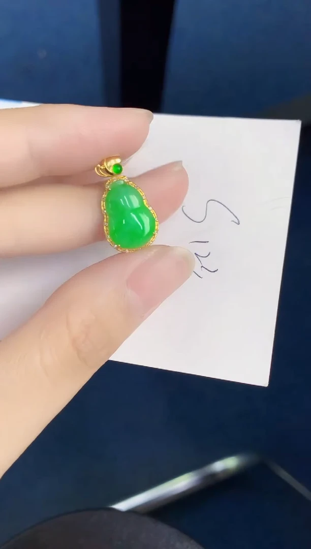 翡翠18K金镶嵌颈饰天然翡翠缅甸A货