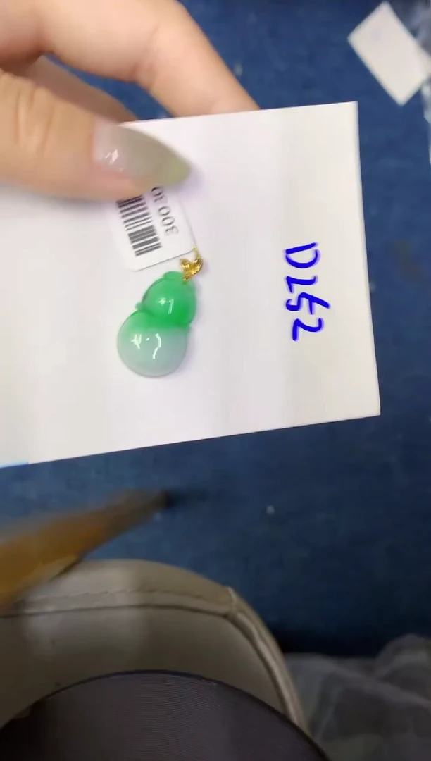 翡翠18K金镶嵌颈饰缅甸天然翡翠A货