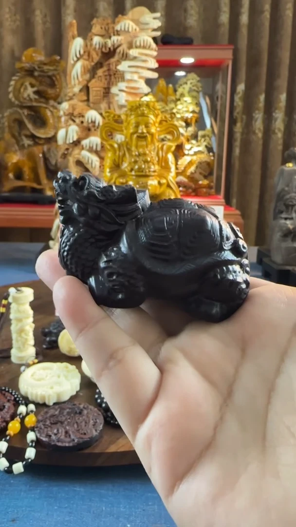 染料紫檀（血檀）木雕款做**人龙龟手把件